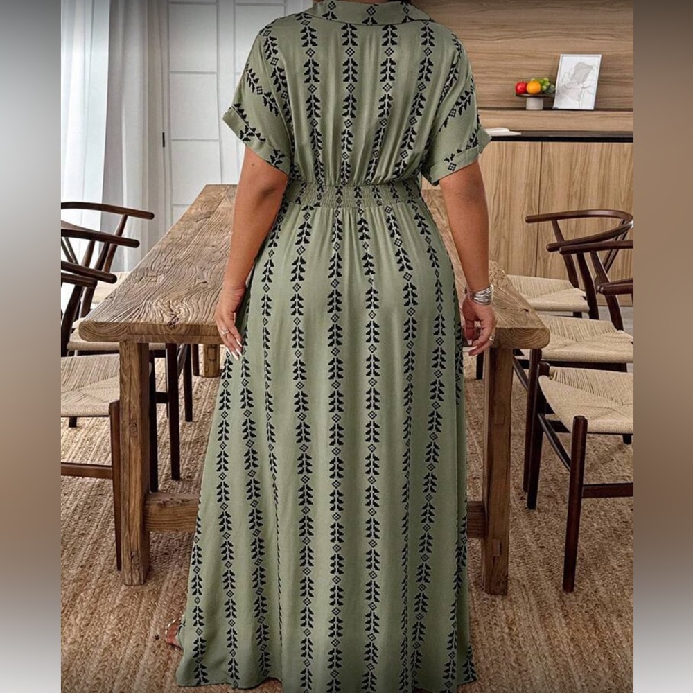 Elegant Green Maxi Dress - Picture 2 of 5